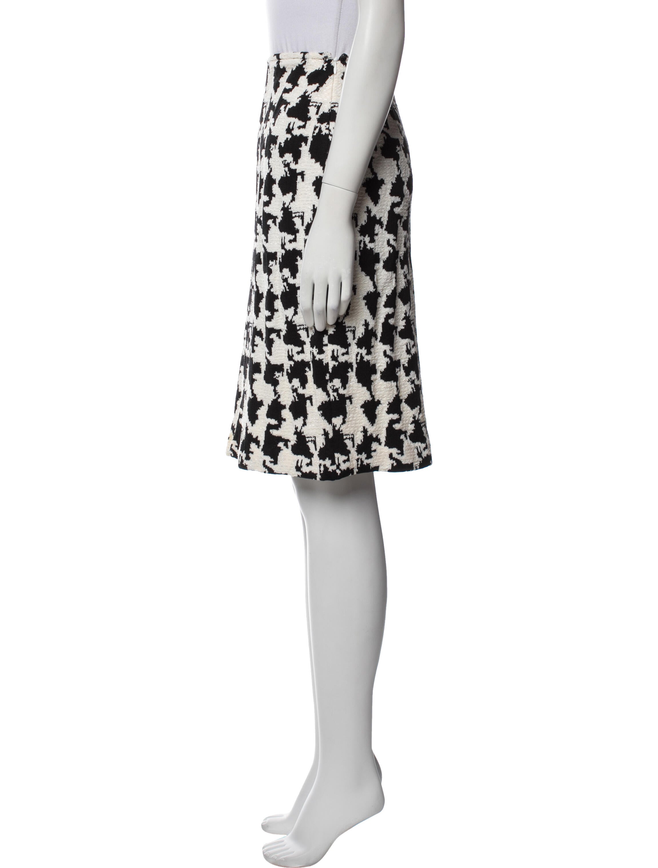 St. John Houndstooth Print Knee-Length Skirt