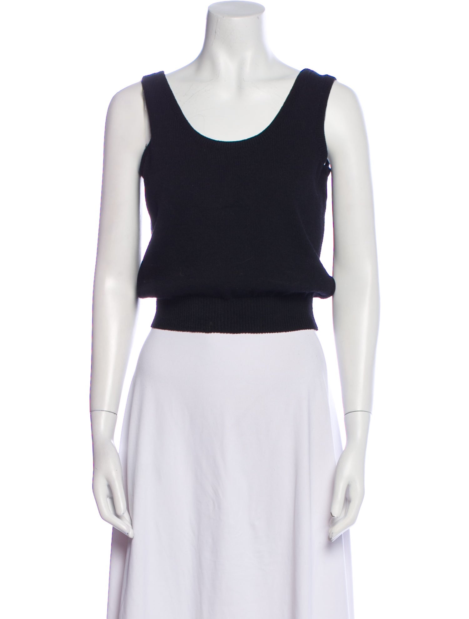 St. John Scoop Neck Sleeveless Crop Top