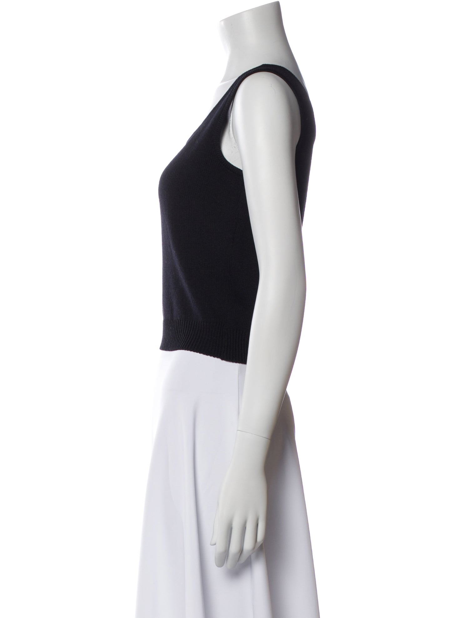 St. John Scoop Neck Sleeveless Crop Top