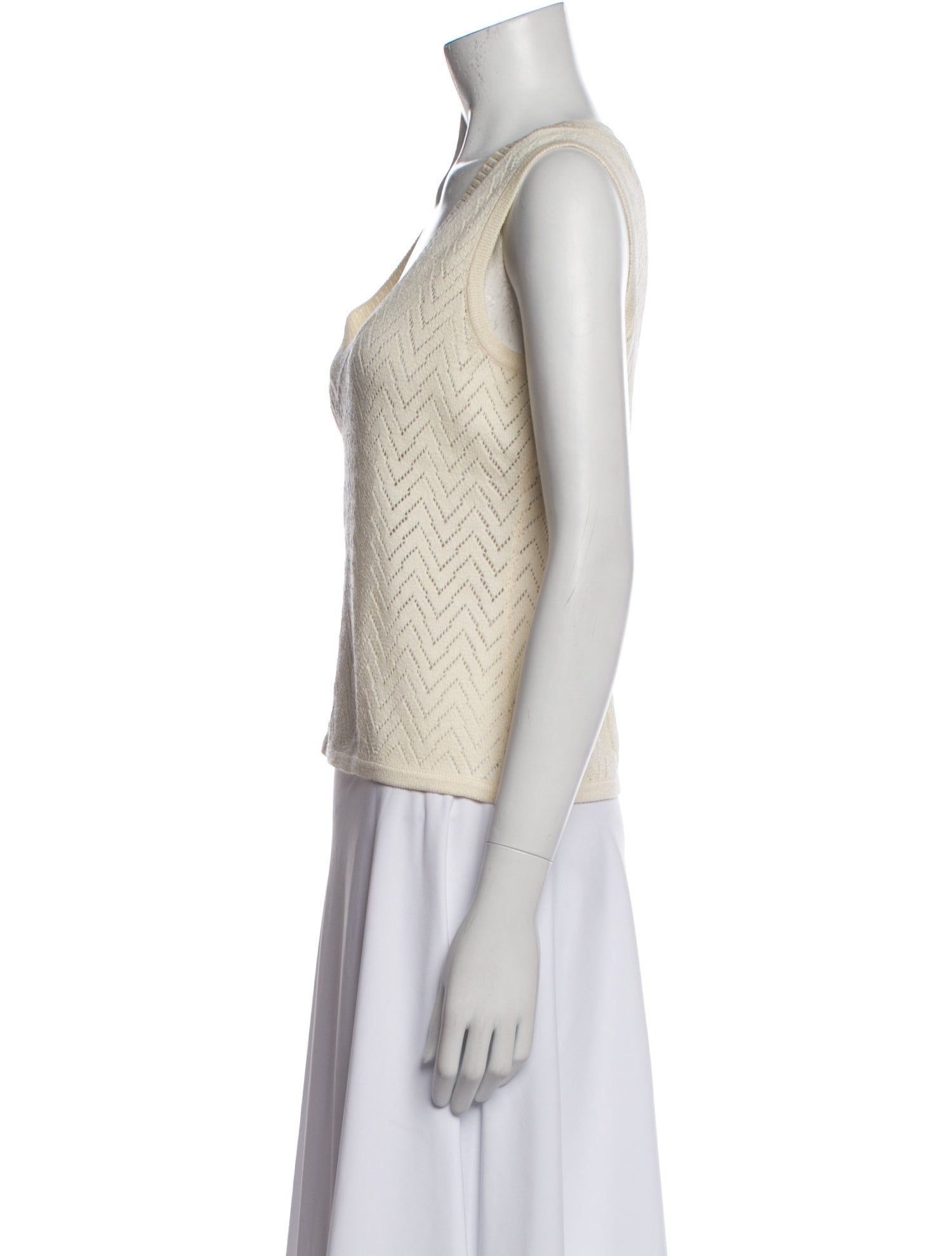 St. John V-Neck Sleeveless Top