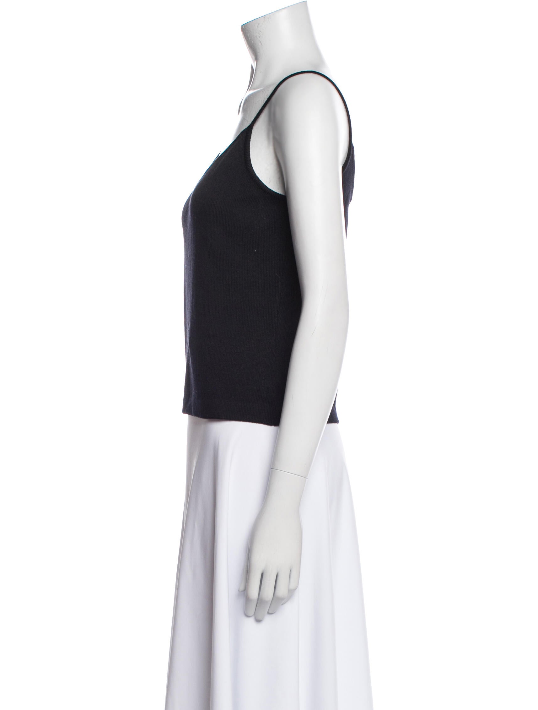 St. John V-Neck Sleeveless Top