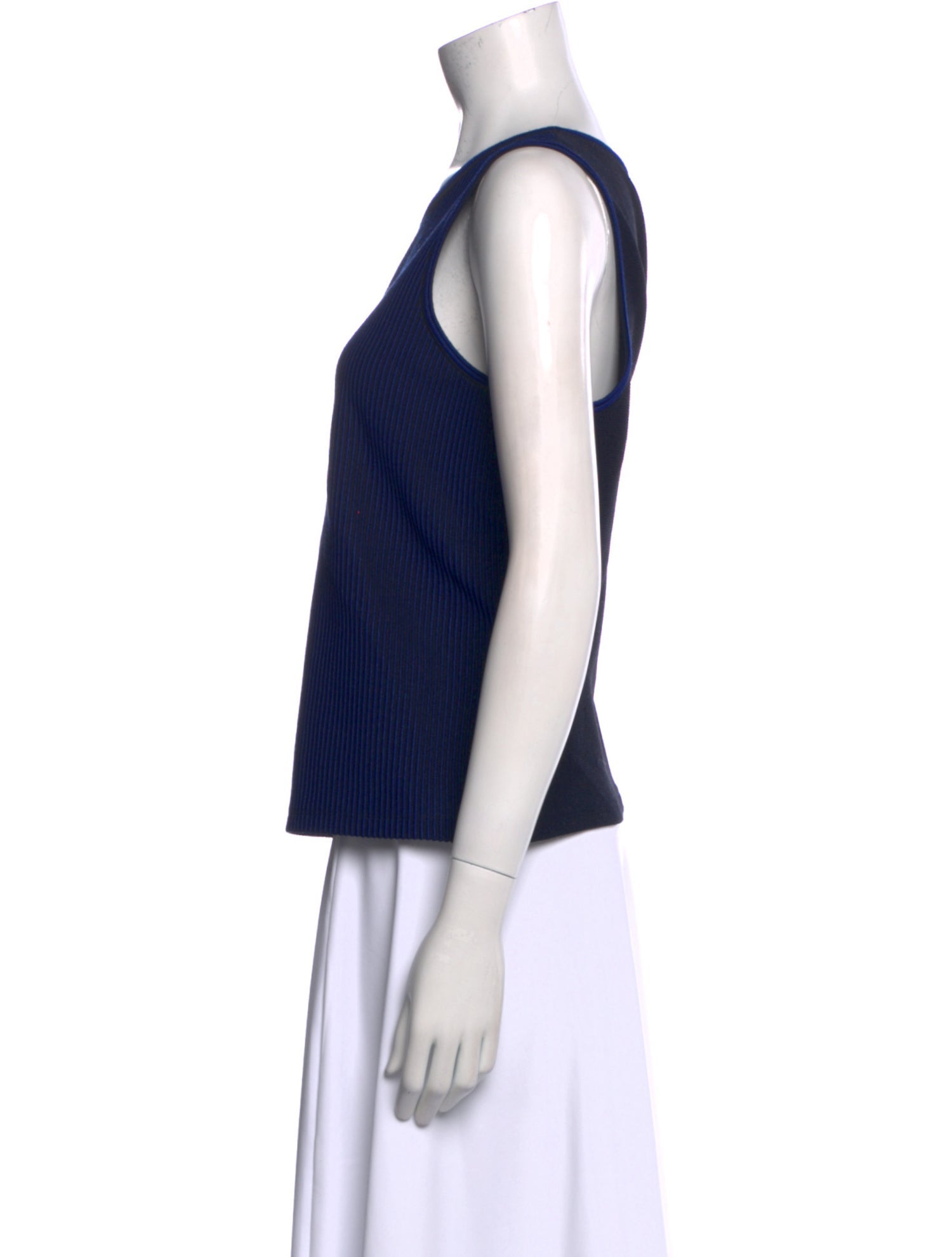 St. John Bateau Neckline Sleeveless Top