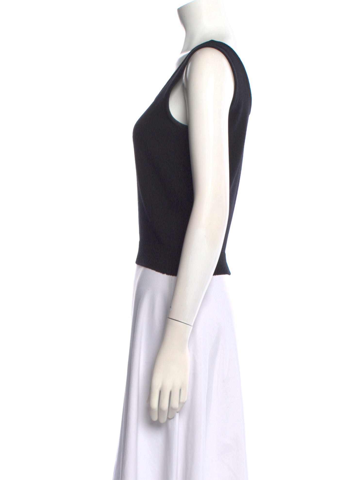 St. John Scoop Neck Sleeveless Crop Top