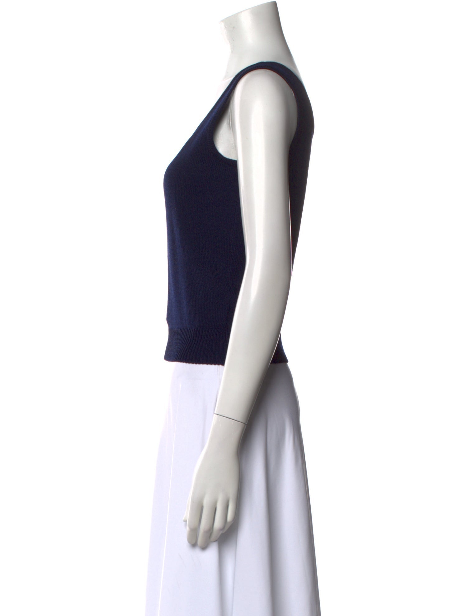 St. John Scoop Neck Sleeveless Crop Top