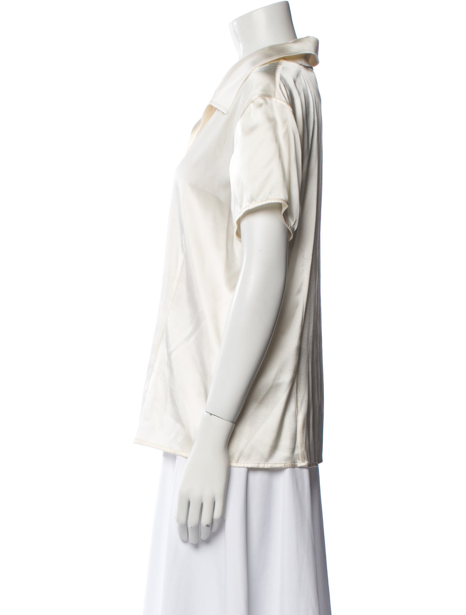 St. John Silk Short Sleeve Button-Up Top