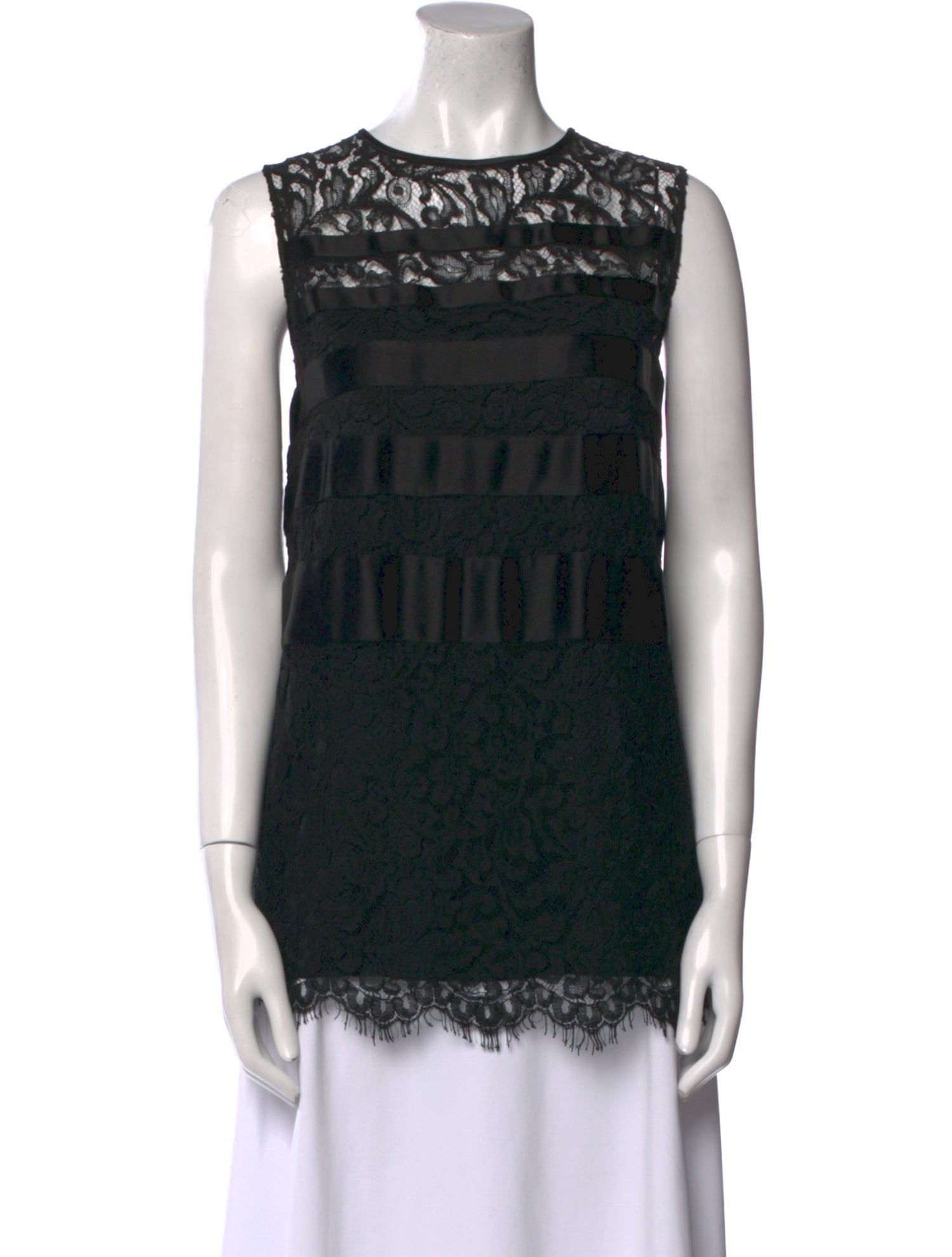 St. John Lace Pattern Crew Neck Top