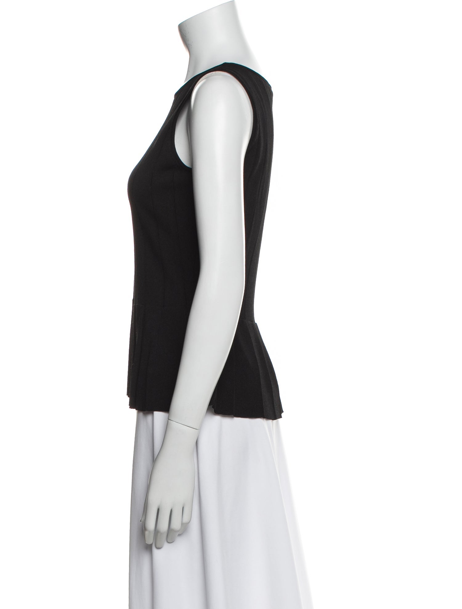 St. John Scoop Neck Sleeveless Top