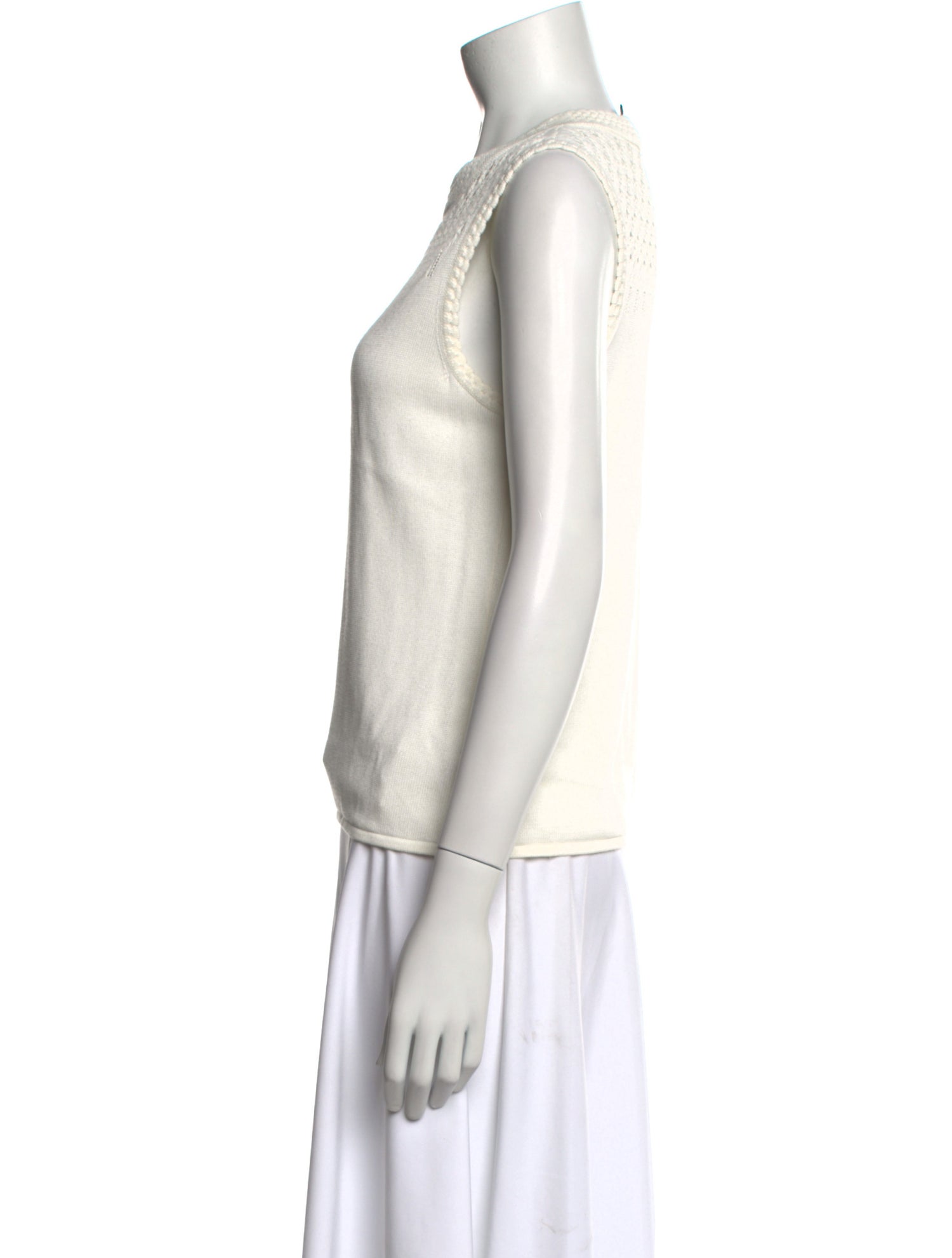 St. John Crew Neck Sleeveless Top