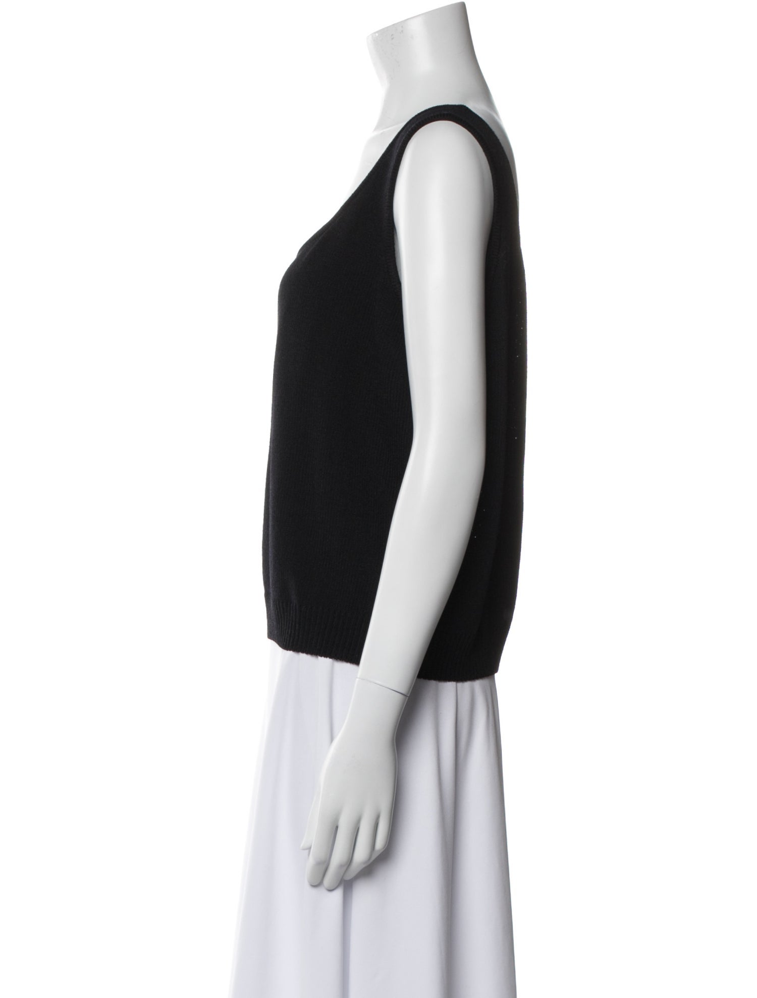 St. John Scoop Neck Sleeveless Top