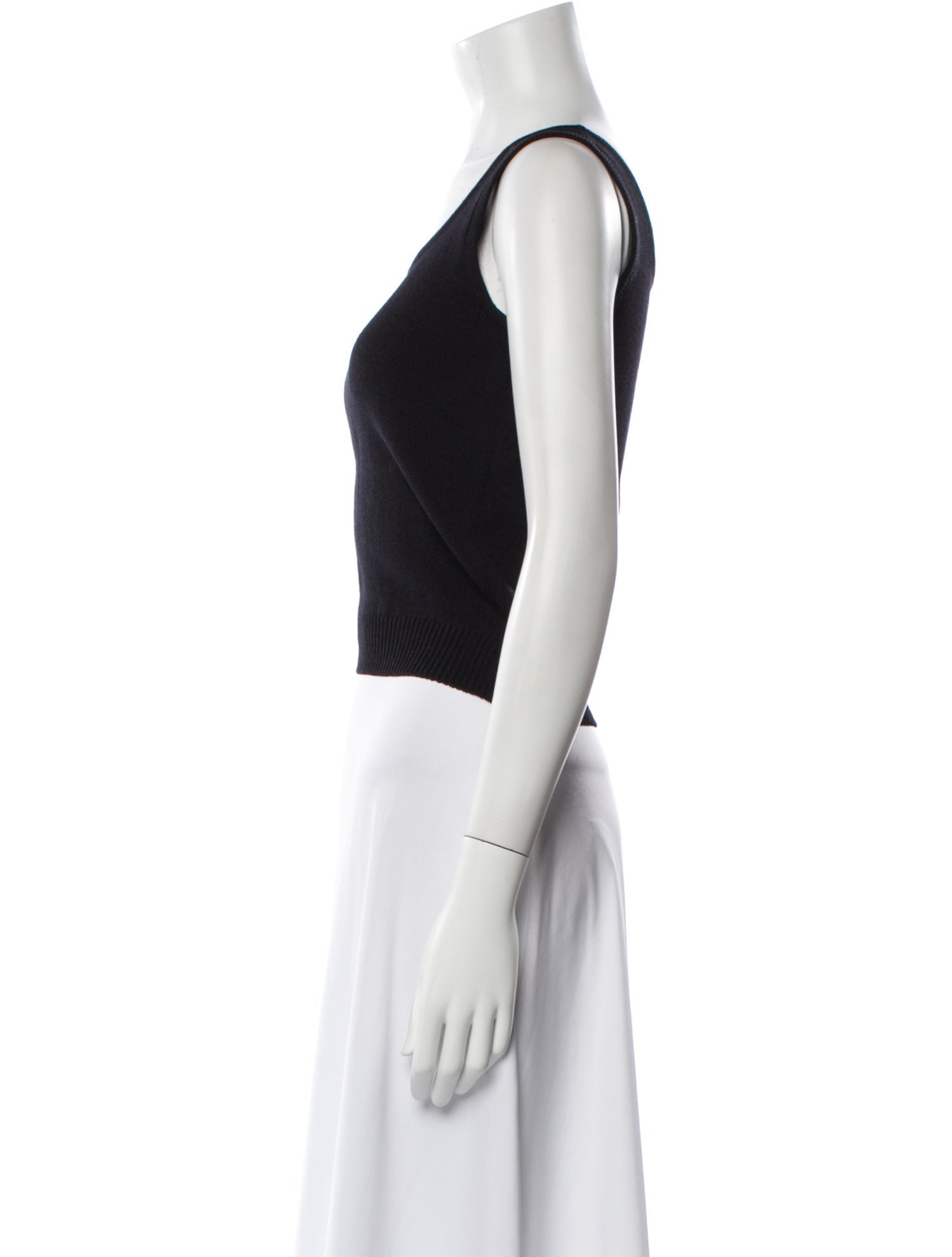St. John Scoop Neck Sleeveless Crop Top