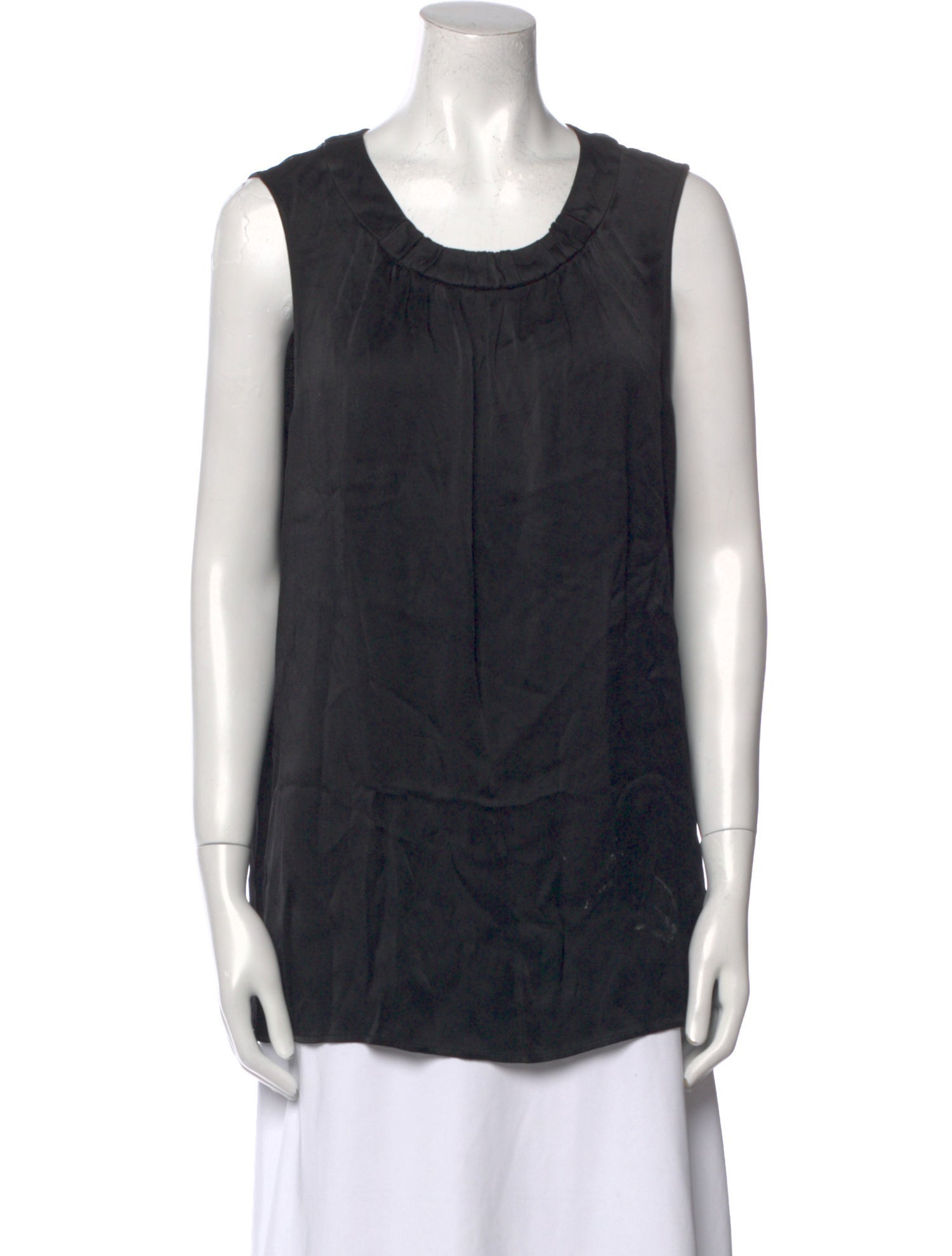 St. John Scoop Neck Sleeveless Top