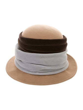 Suzanne suede bucket hat
