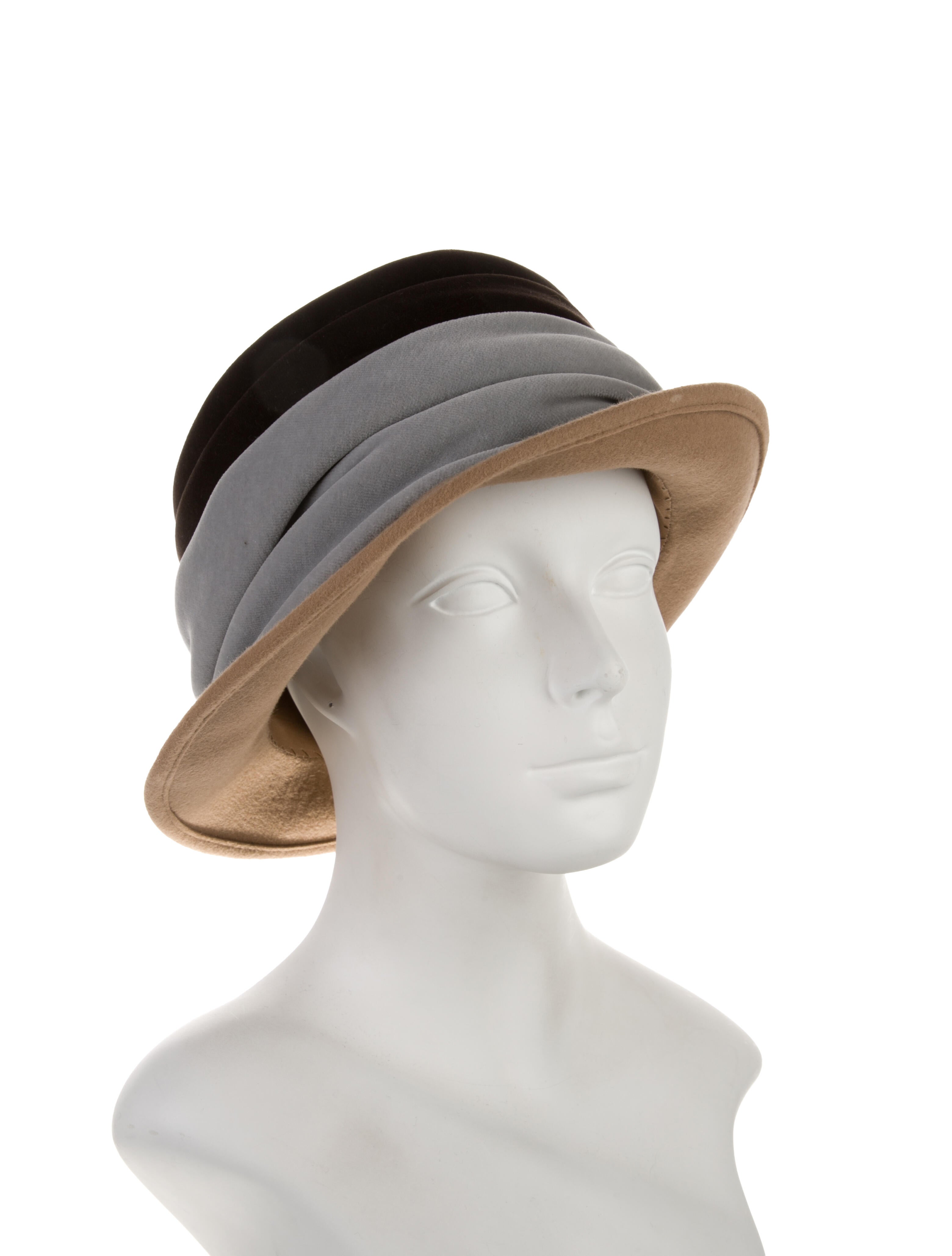 Suzanne suede bucket hat