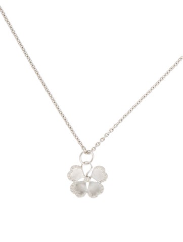 Syna Pendant Necklace Diamond Flower