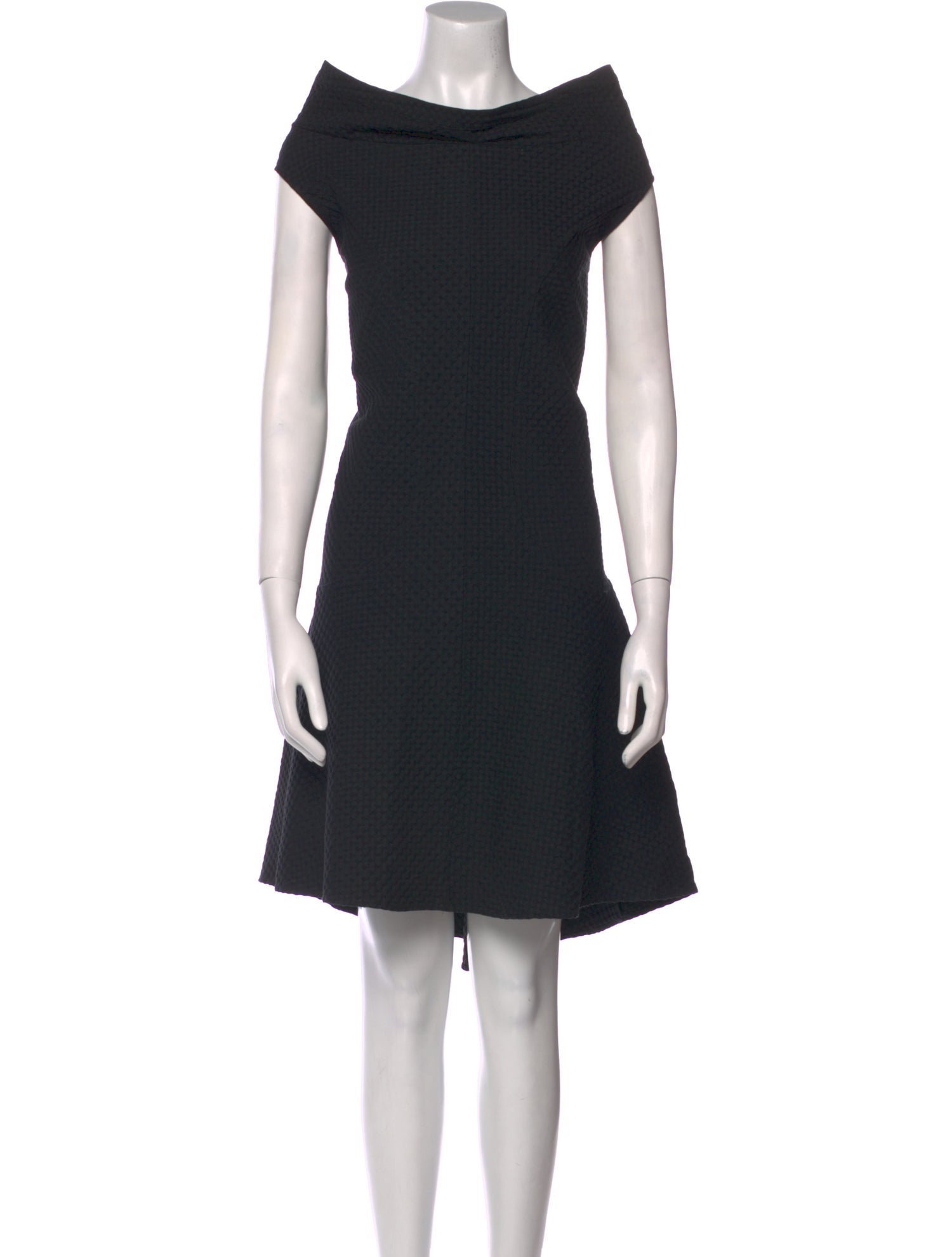 Ter et Bantine Bateau Neckline Knee-Length Dress