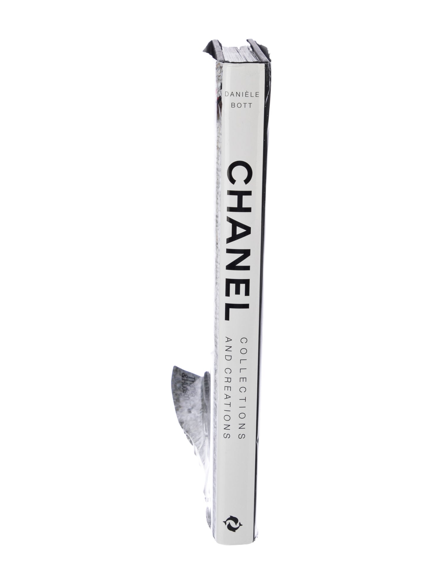 Thames & Hudson Chanel: Collections and Creations