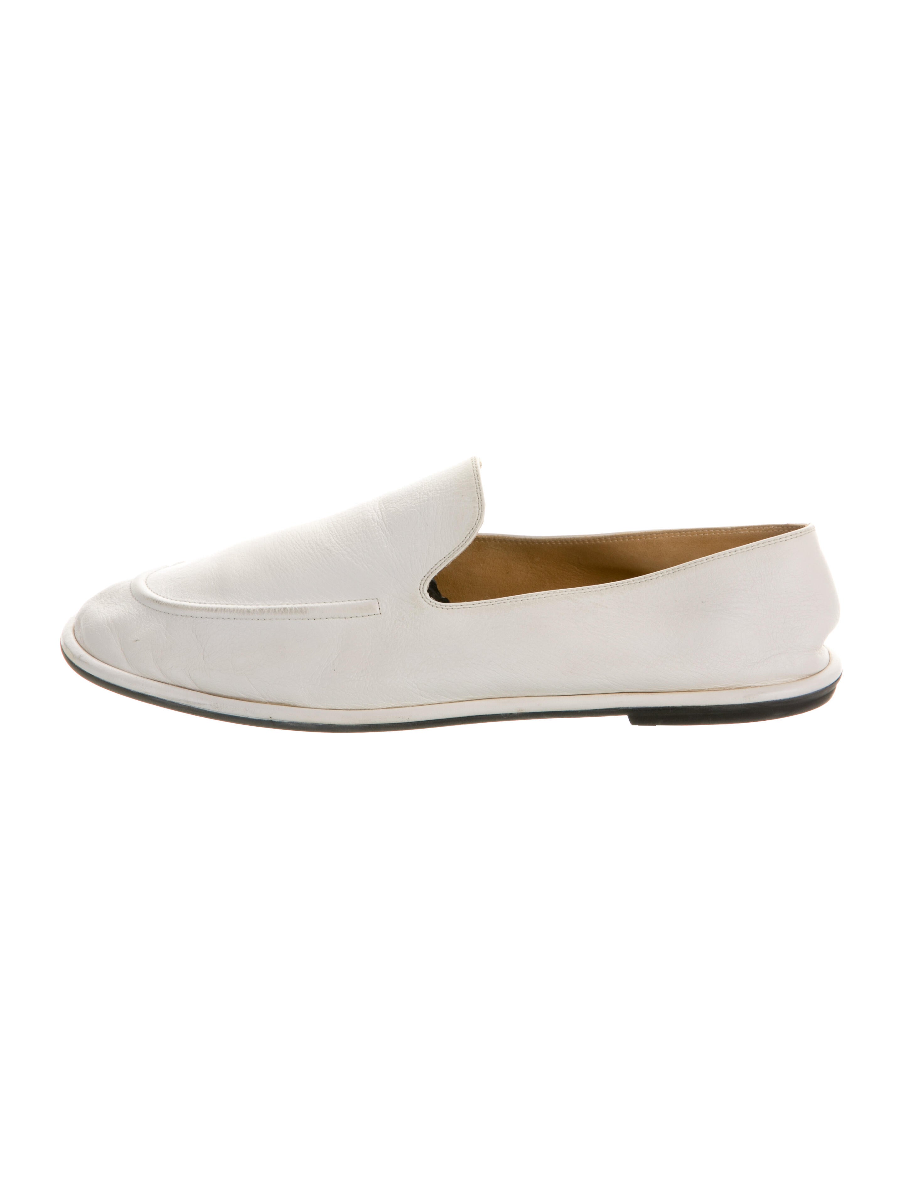 CHANEL 26S LOAFERS IN WHITE QUILTED CALFSKIN WITH CC LOGO main image 1