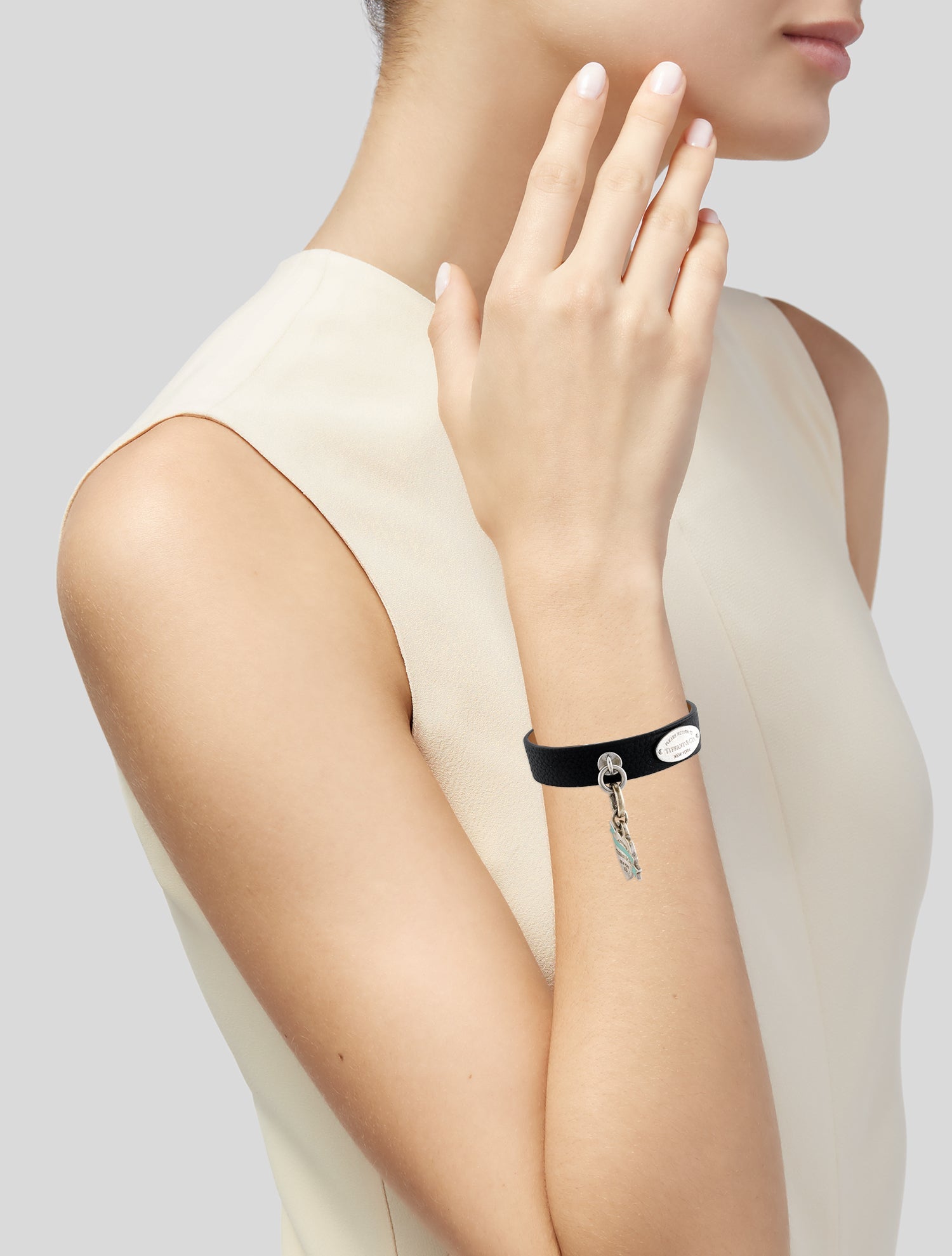 Tiffany & Co. Return to Tiffany Enameled Sash Heart Charm Leather Bracelet