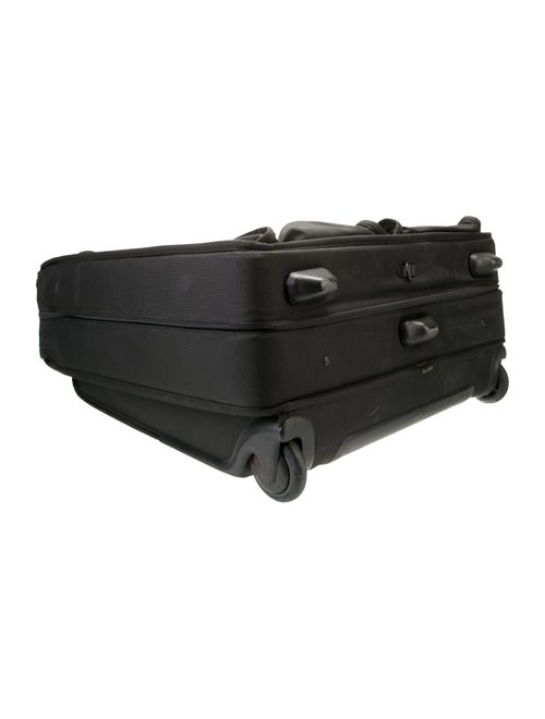 Tumi Men' Suitcase.
