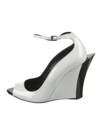 Tom Ford Patent Leather Leather Trim Embellishment Slingback Pumps