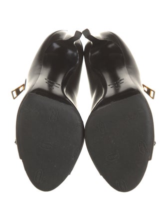 Tom Ford Leather T-Strap Sandals