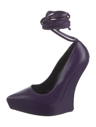 Tom Ford Leather Crystal Embellishments Pumps