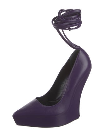 Tom Ford Leather Crystal Embellishments Pumps