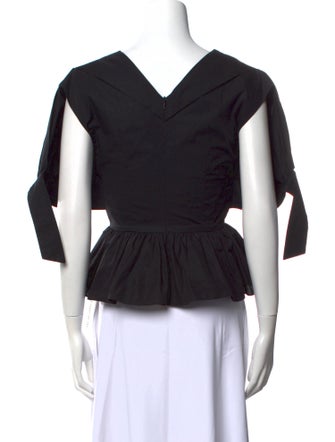 Tove V-Neck Three-Quarter Sleeve Crop Top