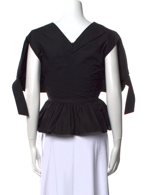 Tove V-Neck Three-Quarter Sleeve Crop Top