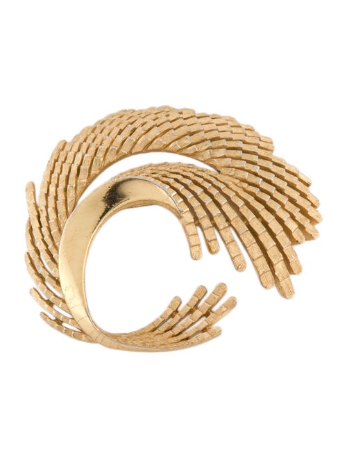 Trifari Textured Brooch