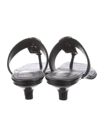 TOTEME Leather Flip Flops