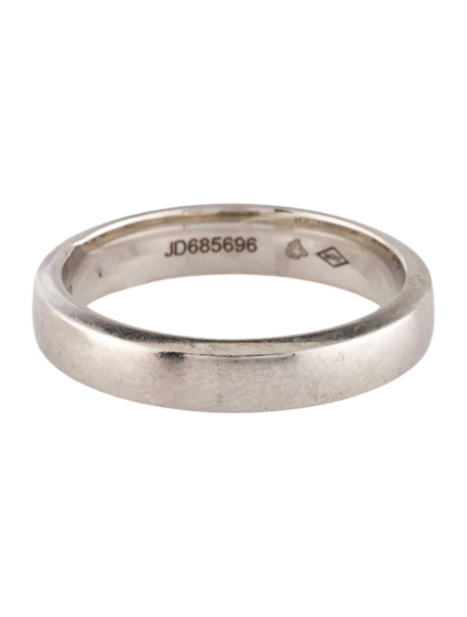 Van Cleef & Arpels Tendrement Wedding Band