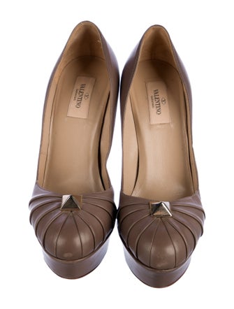 Valentino Rockstud Accents Leather Pumps
