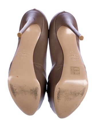Valentino Rockstud Accents Leather Pumps