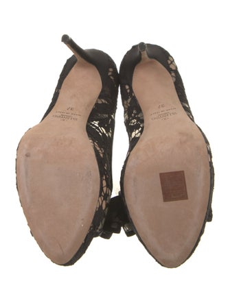 Valentino Lace Lace Pattern Pumps