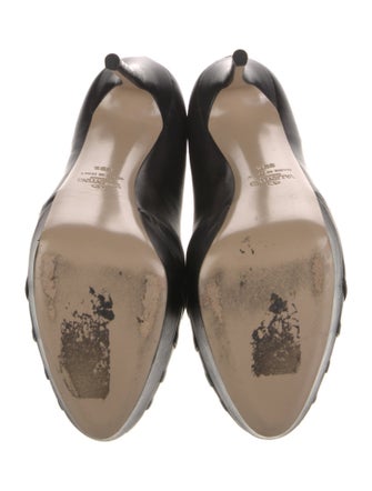 Valentino Rockstud Accents Leather Pumps