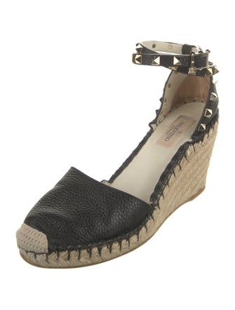 Valentino Rockstud Accents Leather Pumps