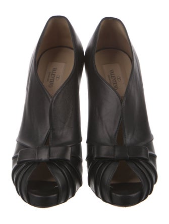 Valentino Leather Bow Accents Pumps