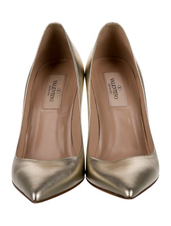 Valentino Rockstud Accents Leather Pumps