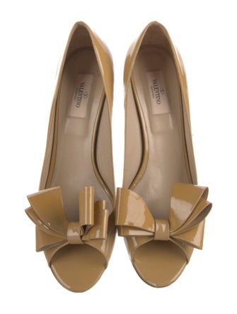 Valentino Vara Bow Accent Patent Leather Pumps