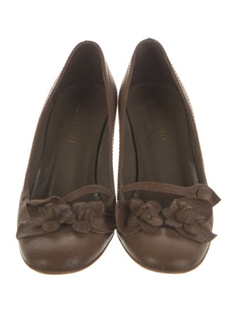 Valentino Leather Leather Trim Embellishment Pumps