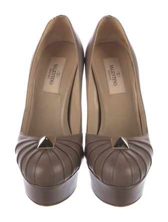 Valentino Rockstud Accents Leather Pumps