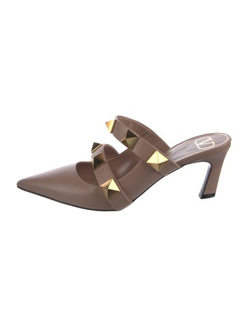 Pre-owned Valentino Garavani Rockstud Accents Leather Mules In Neutral