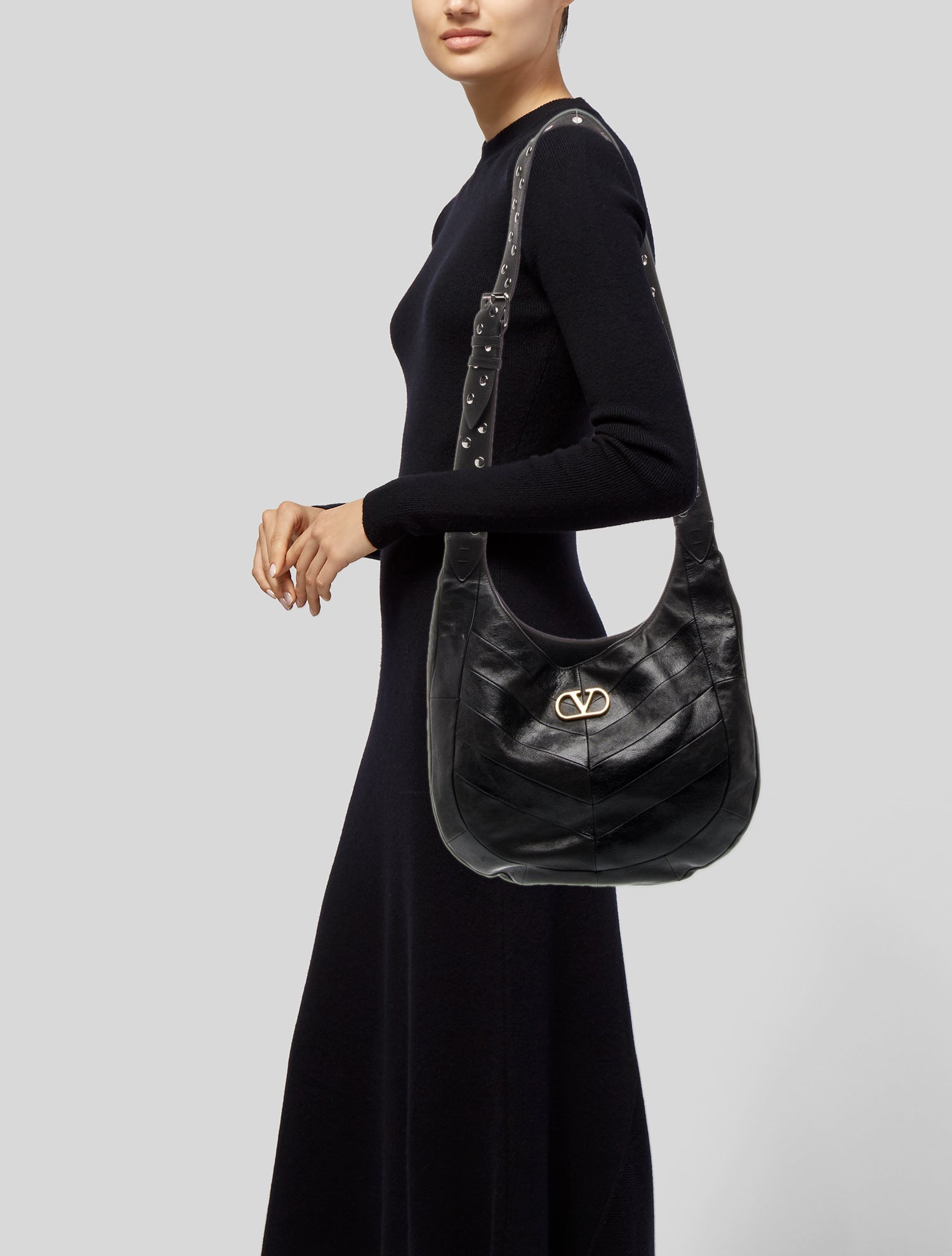 Chanel 2023 Mini 22 Hobo - Black Crossbody Bags, Handbags