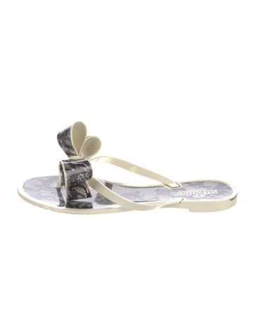Pre-owned Valentino Garavani Rubber Lace Pattern Flip Flops In Black/neutrals