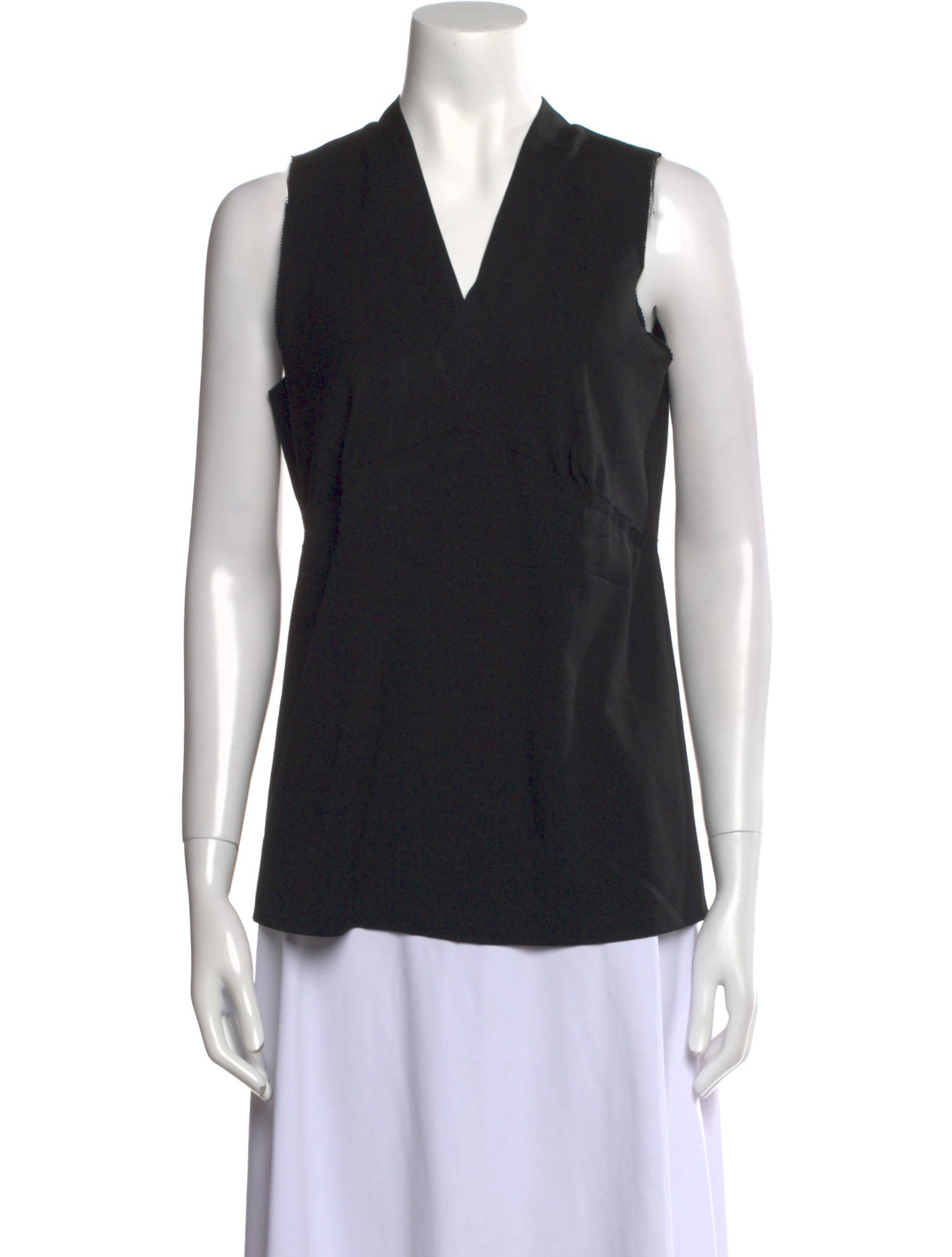 Vera Wang V-Neck Sleeveless Top