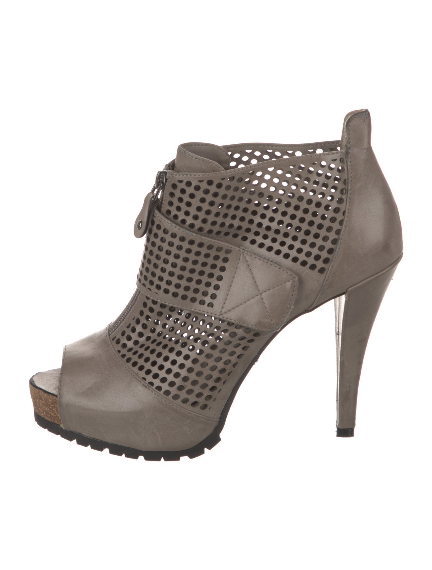 Vera Wang Leather Lasercut Accents Pumps