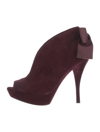 Vera Wang Suede Pumps