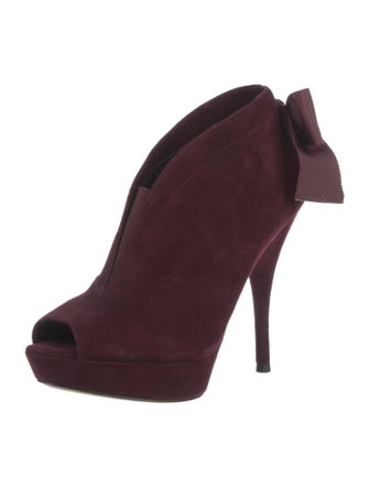 Vera Wang Suede Pumps