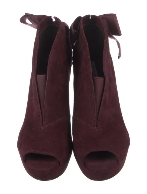 Vera Wang Suede Pumps